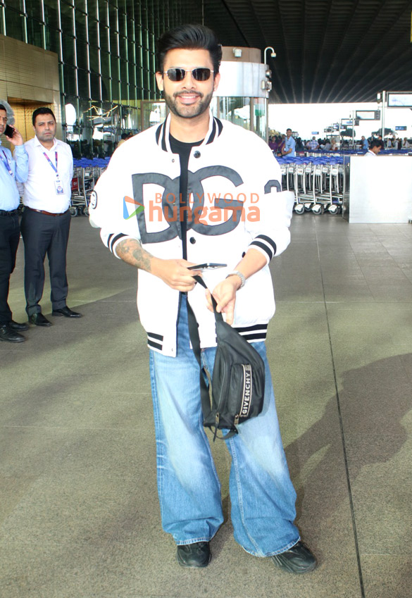 photos salman khan dhvani bhanushali and others snapped at the airport 2