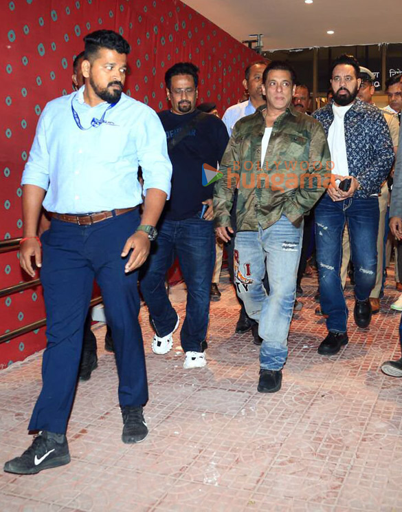 Photos: Salman Khan, Katrina Kaif, Urvashi Rautela and Rashmika Mandanna snapped at the airport Photos: Salman Khan, Katrina Kaif, Urvashi Rautela and Rashmika Mandanna snapped at the airport