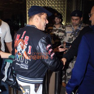 Photos: Salman Khan, Alia Bhatt, Dhvani Bhanushali and others snapped at the airport
