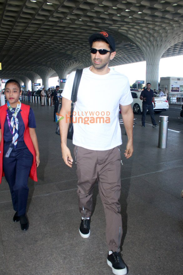 photos shahid kapoor mira kapoor aditya roy kapur and others snapped at the airport 2