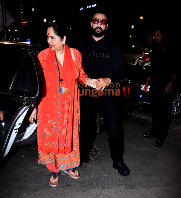 photos shamita shetty raj kundra and sunanda shetty snapped in bandra 3