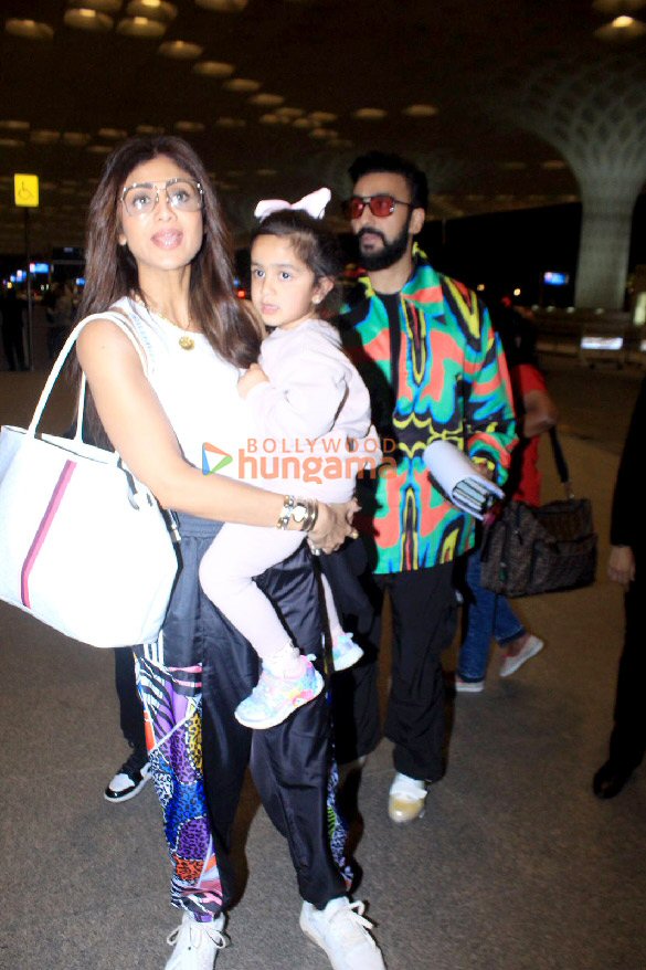 Photos: Shilpa Shetty, Saiee Manjrekar and others snapped at the airport Photos: Shilpa Shetty, Saiee Manjrekar and others snapped at the airport