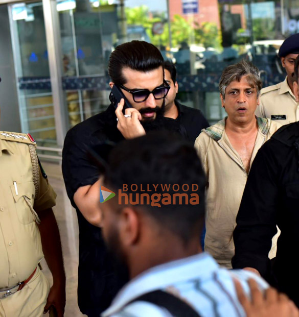 photos shilpa shetty shetty raj kundra and others snapped at goa airport 4
