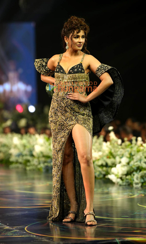 photos shruti haasan shriya saran harshavardhan rane and others walk the ramp for lakshmi manchus teach for change 9th annual f 5