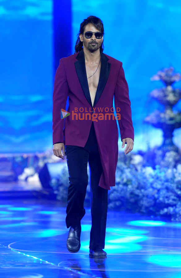 photos shruti haasan shriya saran harshavardhan rane and others walk the ramp for lakshmi manchus teach for change 9th annual f 8