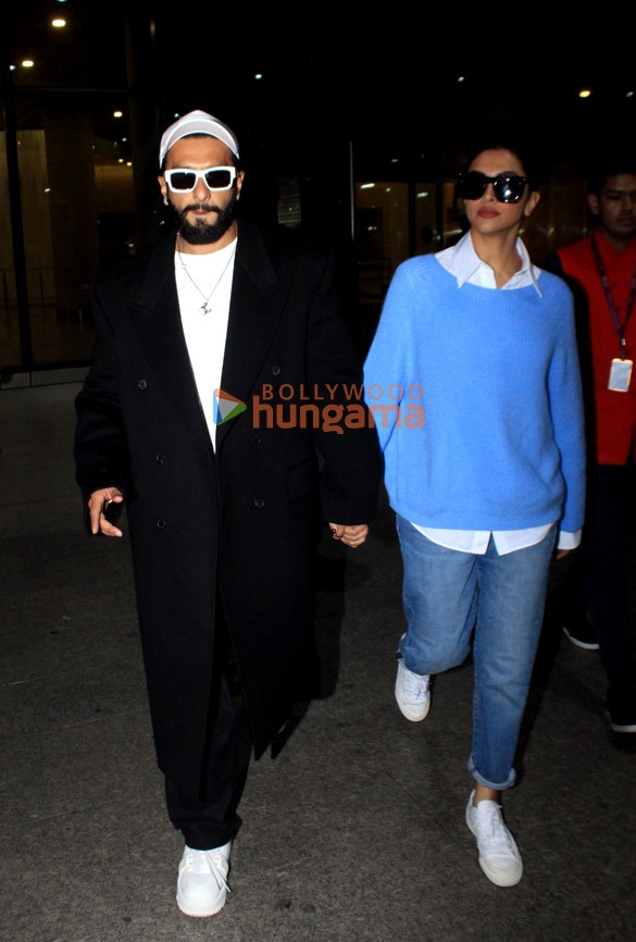 photos sidharth malhotra kiara advani sonam kapoor ahuja and others snapped at the airport 2 3