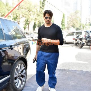Photos: Sidharth Malhotra snapped in Andheri