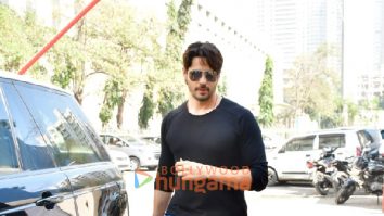 Photos: Sidharth Malhotra snapped in Andheri