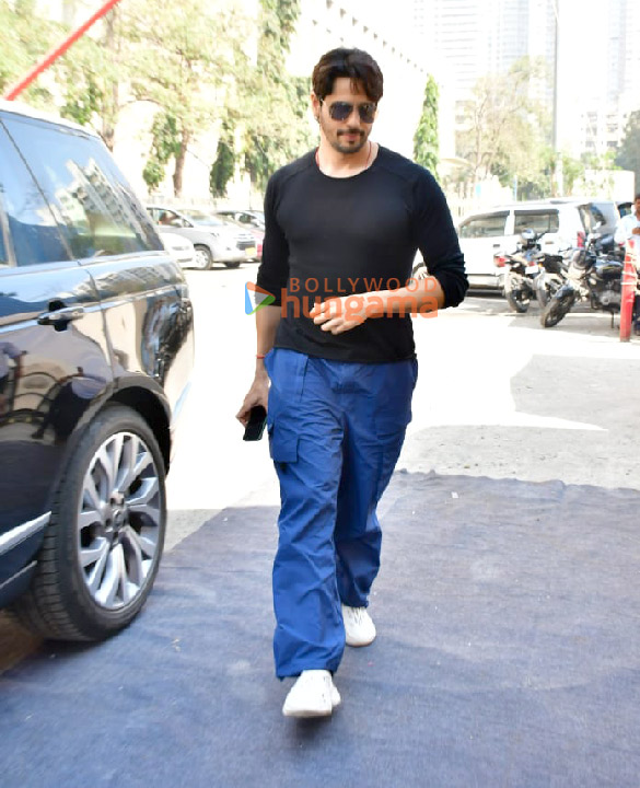 photos sidharth malhotra snapped in andheri 2 2