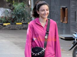 Photos: Soha Ali Khan snapped in Pali Hill