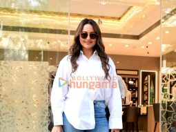 Photos: Sonakshi Sinha snapped at Kalyan Jewellers showroom in Bandra