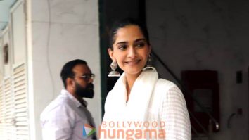 Photos: Sonam Kapoor Ahuja and Anand Ahuja snapped in Bandra