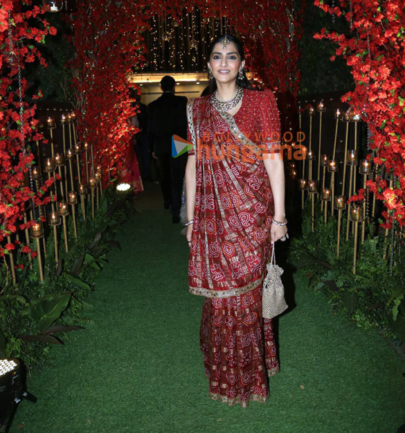 Photos: Sonam Kapoor Ahuja snapped in town Photos: Sonam Kapoor Ahuja snapped in town