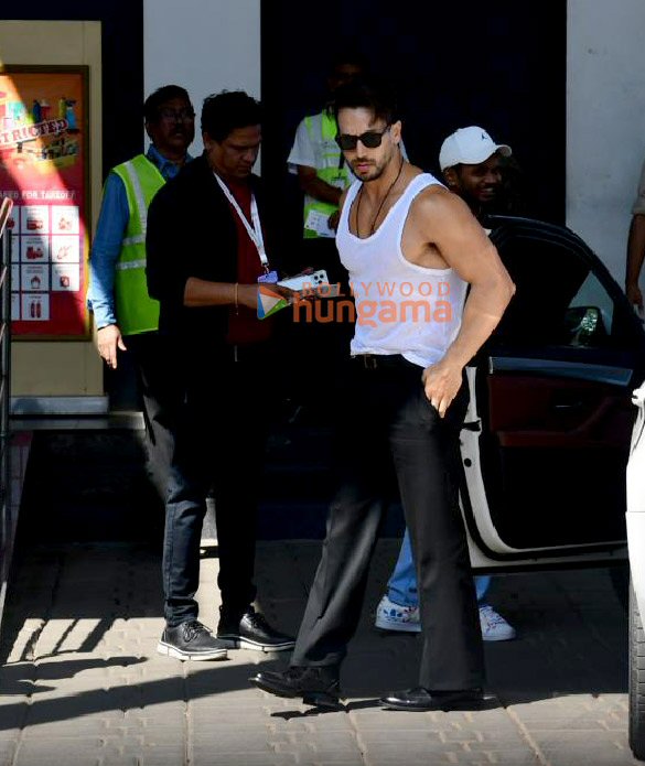 photos tiger shroff snapped at kalina airport 2