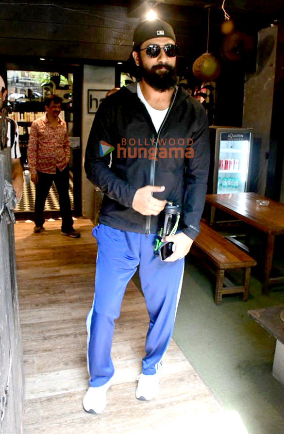 photos vicky kaushal spotted at a salon in khar 2