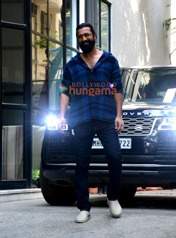 photos vicky kaushal spotted outside the maddock office in santacruz 3