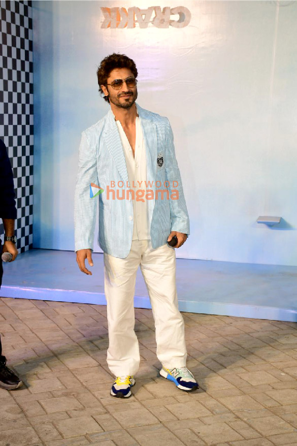 photos vidyut jammwal and arjun rampal snapped at the launch of the crakk zone in bandra 2