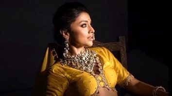 Shriya Saran’s nose ring is the statement of this amazing look