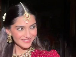 Sonam Kapoor rocks the mom’s 35 year old gharchola with utmost grace!