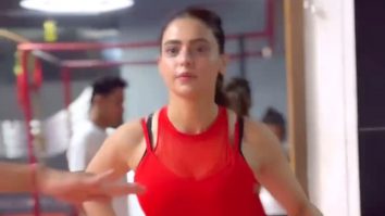 Aamna Sharif’s workout routine motivates us to stay fit