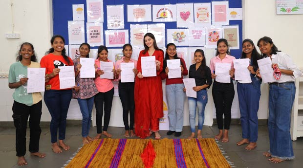 Ananya Panday spends time with children as she visits an NGO on International Women's Day 2024, see photos
