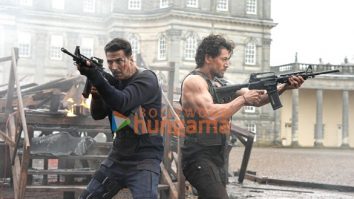 Bade Miyan Chote Miyan