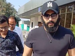 Humble as ever ! Arjun Kapoor spotted clicking selfies with his fans