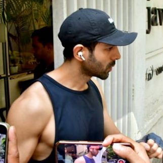 Kartik Aaryan smiles as paps request him to flaunt his perfectly carved body