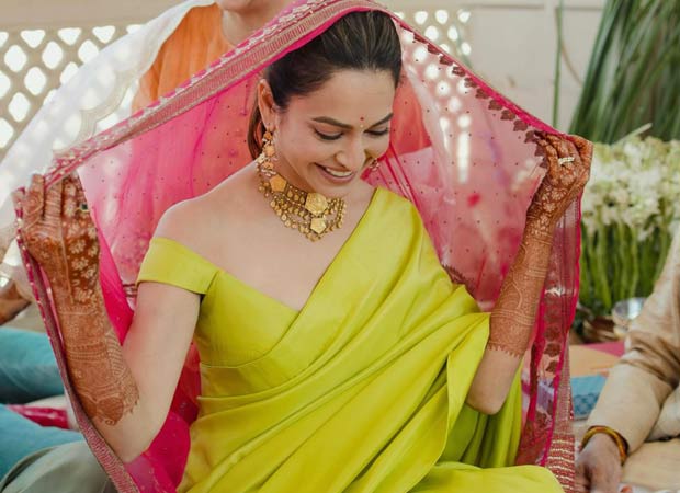 Kriti Kharbanda shares a heartfelt note as she adorns ‘nani maa ka haar’ and ‘maa ka shaadi ka dupatta’ during her Chooda ceremony