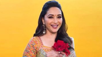 Chand ko chand ki kya zaroorat! Madhuri Dixit