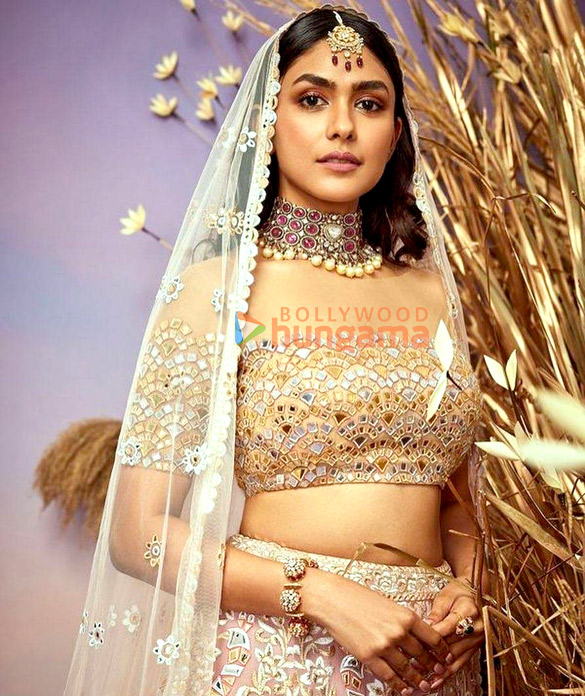 mrunal thakur 1 164