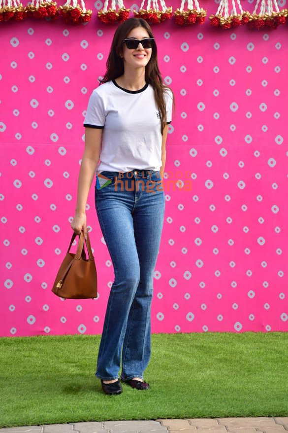 photos aamir khan akshay kumar kareena kapoor khan madhuri dixit and others arrive at jamnagar for anant ambanis pre wedding fest 27