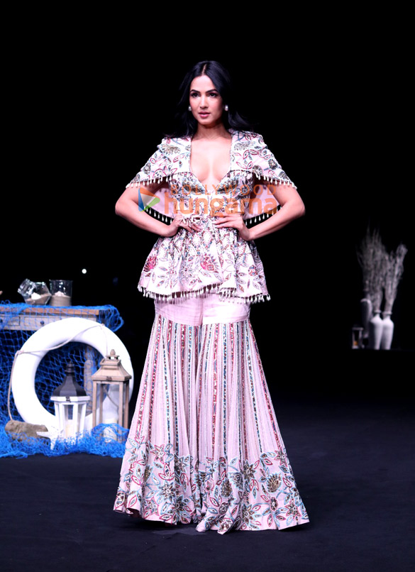photos aditi rao hydari shehnaaz gill and abhimanyu dassani turn showstoppers for lakme fashion week 2024 4 3