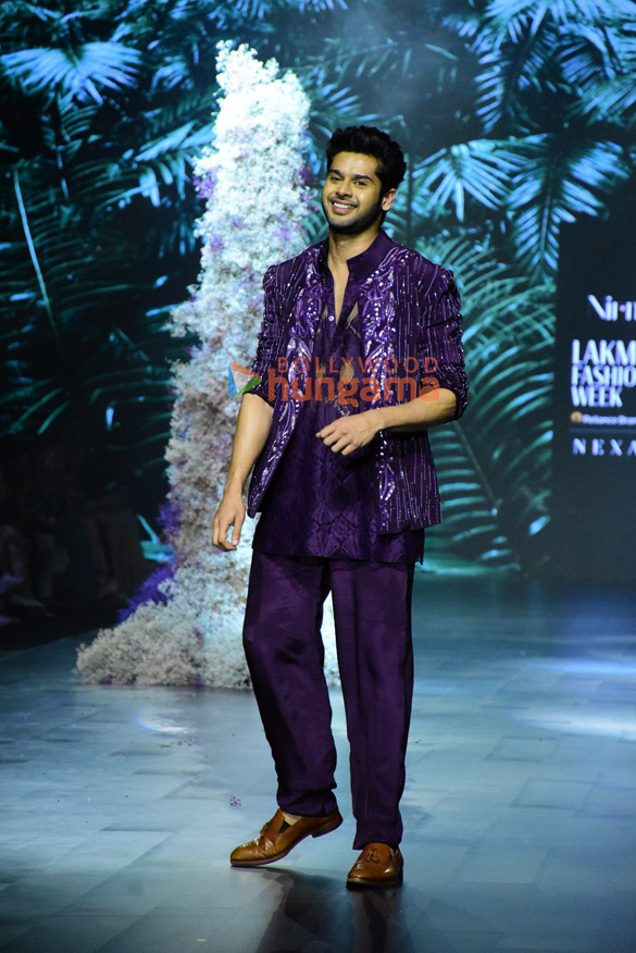 photos aditi rao hydari shehnaaz gill and abhimanyu dassani turn showstoppers for lakme fashion week 2024 6
