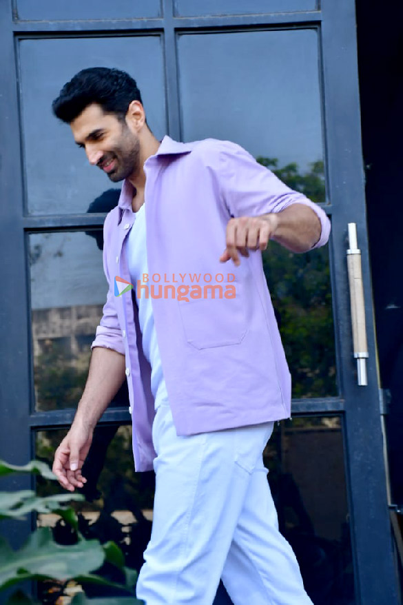 photos aditya roy kapur and ananya panday snapped shooting on the sets 1