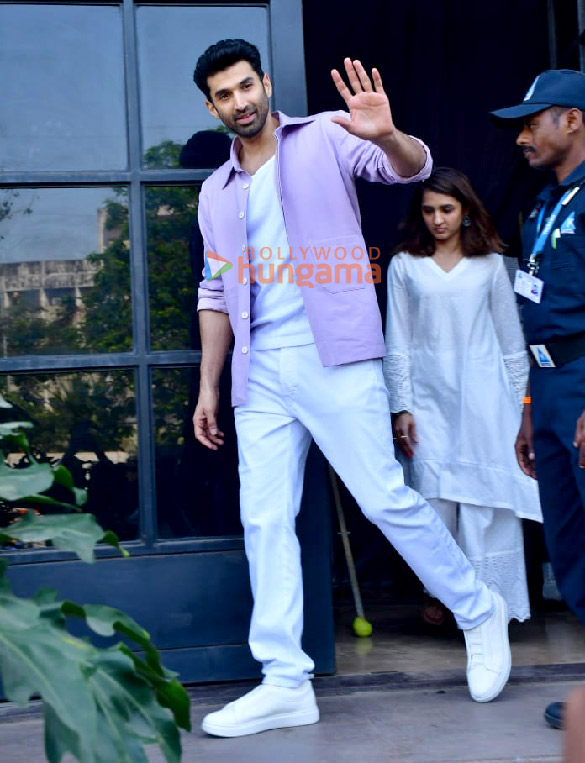 photos aditya roy kapur and ananya panday snapped shooting on the sets 5