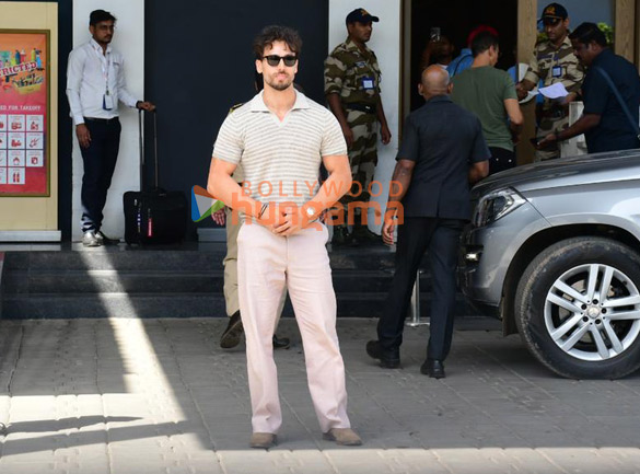 photos akshay kumar and tiger shroff snapped at kalina airport 2