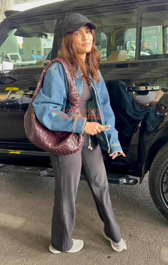 Photos: Alizeh Agnihotri, Sagarika Ghatge, Zaheer Khan and others snapped at the airport Photos: Alizeh Agnihotri, Sagarika Ghatge, Zaheer Khan and others snapped at the airport