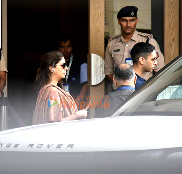 photos amitabh bachchan agastya nanda and shweta bachchan snapped at kalina airport 3