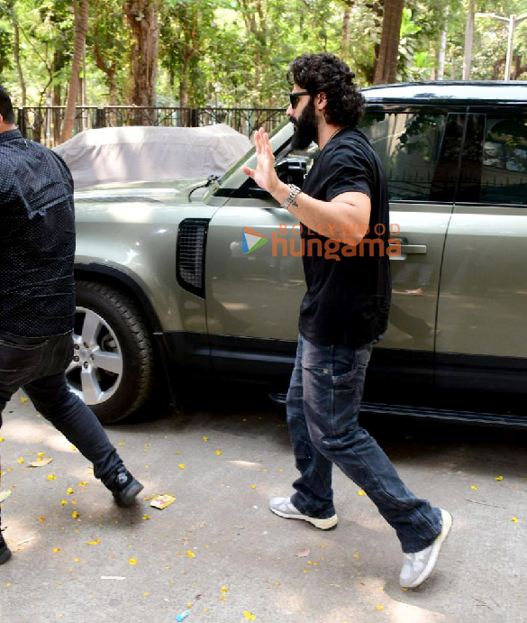 photos arjun kapoor and amrita arora snapped at malaika aroras mothers house in bandra 5