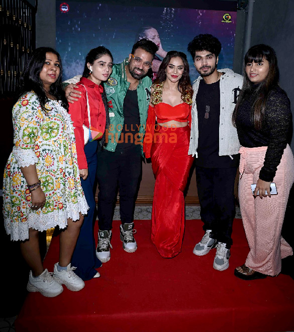 photos celebs attend the launch of nikita rawals new song kamariya 5