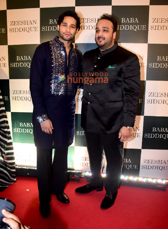 photos celebs snapped at baba siddiques iftar party 20