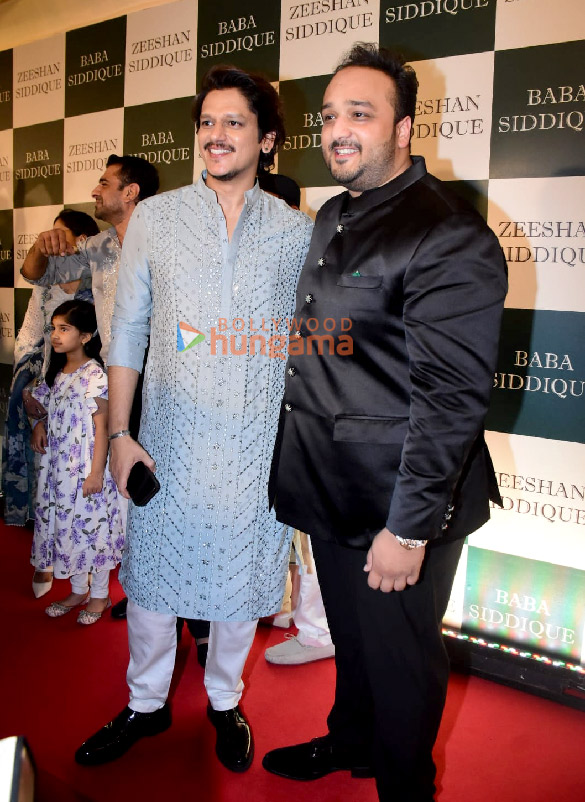 photos celebs snapped at baba siddiques iftar party 21