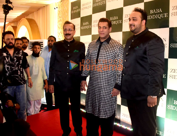 photos celebs snapped at baba siddiques iftar party 24
