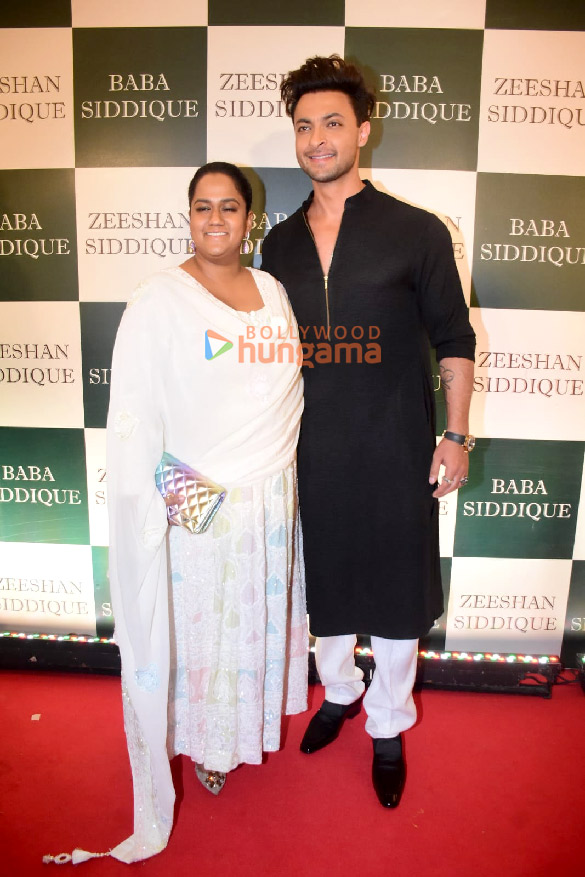 photos celebs snapped at baba siddiques iftar party 26