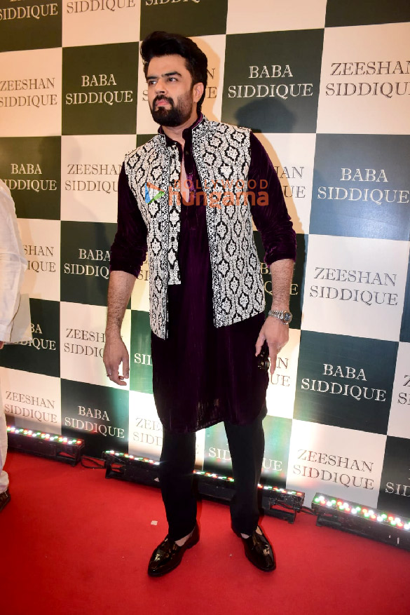 photos celebs snapped at baba siddiques iftar party 42