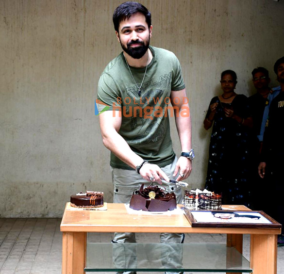 photos emraan hashmi celebrates his birthday with the paparazzi 2