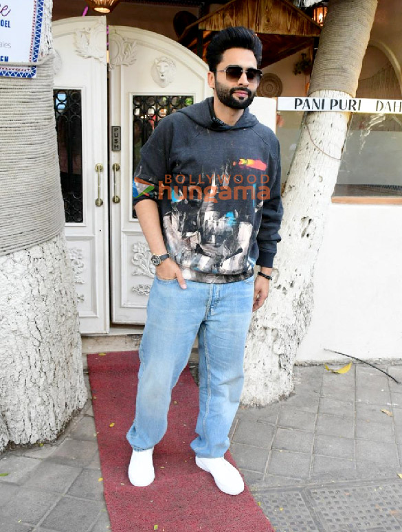 photos jackky bhagnani snapped in bandra 1