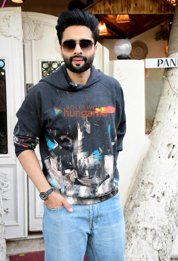 Photos: Jackky Bhagnani snapped in Bandra Photos: Jackky Bhagnani snapped in Bandra