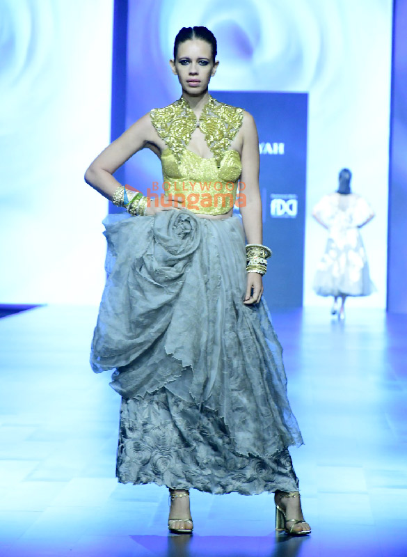 photos kalki koechlin turns showstopper for lakme fashion week 2024 2